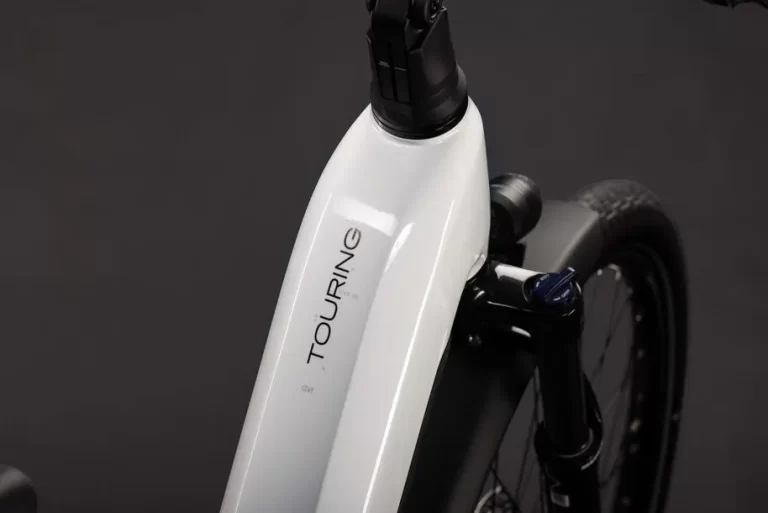 Cube Touring Hybrid ONE 600 metallicwhite´n´chrome EE