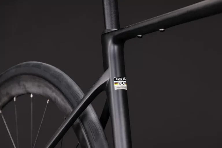 Cube Attain C:62 Race carbon´n´coalchrome